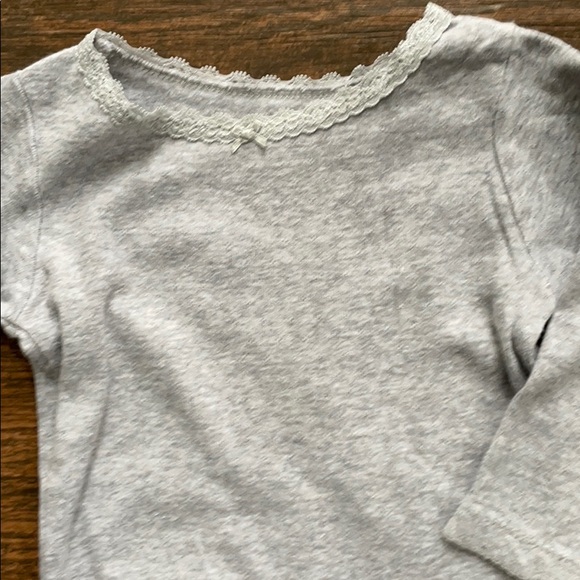 🎀Carter’s 4 long sleeve, onesie tops bundle🎀 - Picture 7 of 10